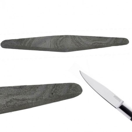 Affûter un couteau sur une pierre à affûter 